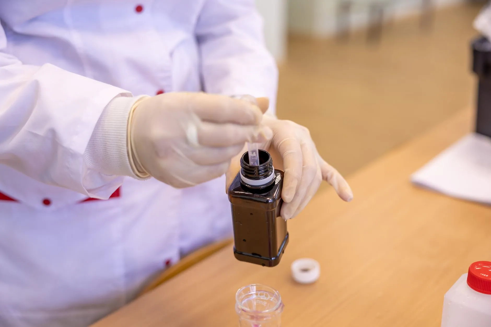 家庭护理与钟点工服务对比：如何匹配不同家庭需求